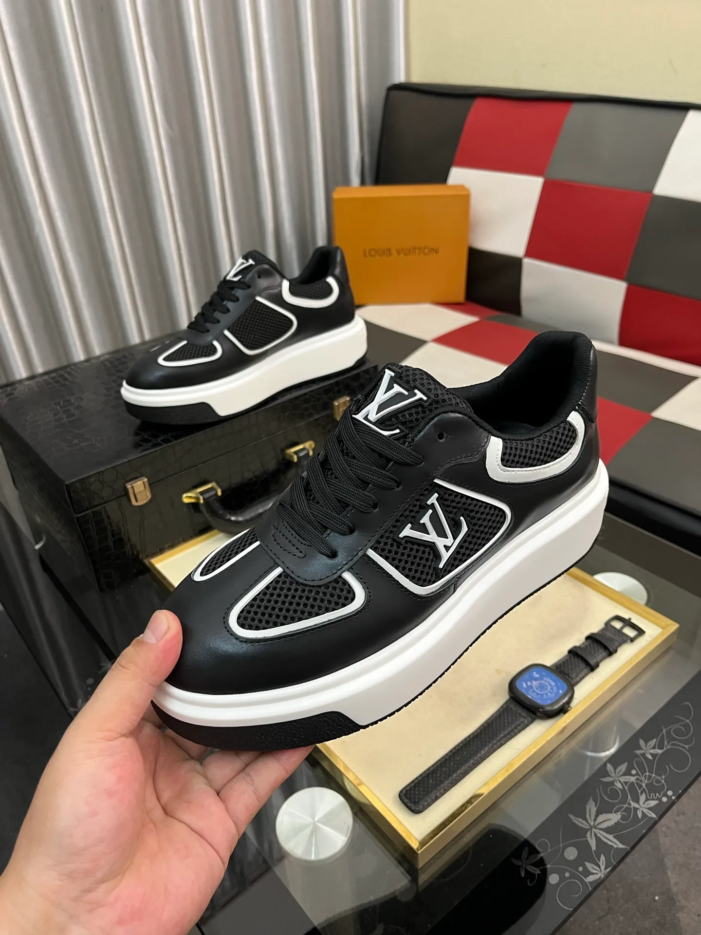 Men's shoes 💰458⌚️⌚️《Louis vuitton/LV Louis Vuitton》original quality.~ Unique modern style sneakers. 🏃A must-have casual shoe for trendy men😍😍 Original brand imported from Italy, imported original leather, cowhide lining (refuses to discolor and grind feet) sole: original sole provided by the original factory, French lazy style design ⚠️Fit to the feet, original quality, super comfortable original sole. Code number: 38-442️⃣Colors available